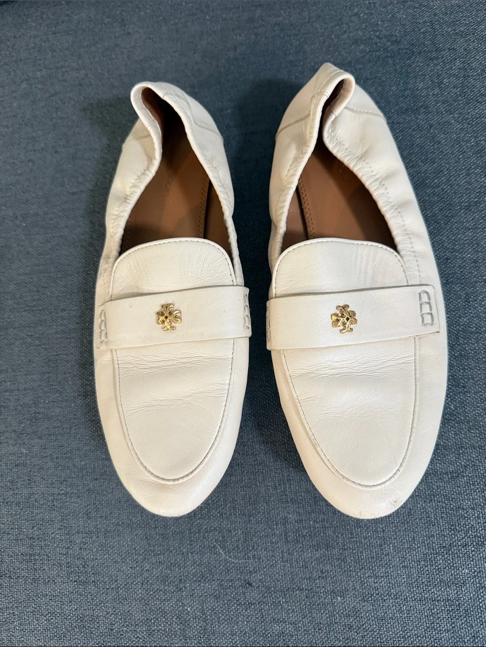 Tory Burch Cream Leather Women’s Loafers with Gold Logo